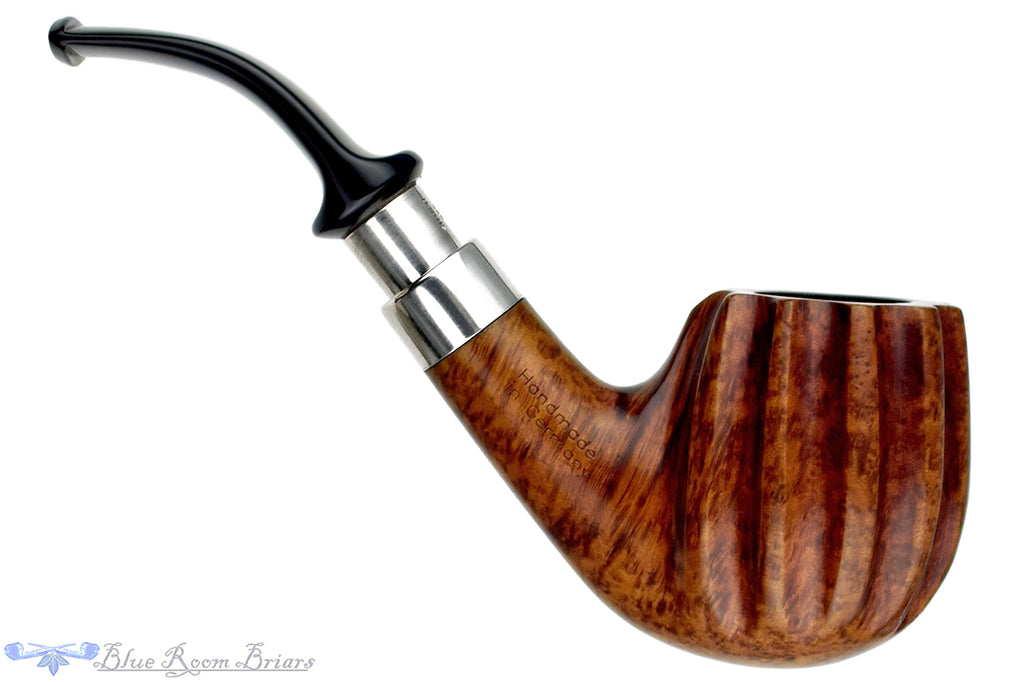 Blue Room Briars is proud to present this Design Berlin Premier 458 1/2 Bent Fluted Egg with Silver Spigot Estate Pipe