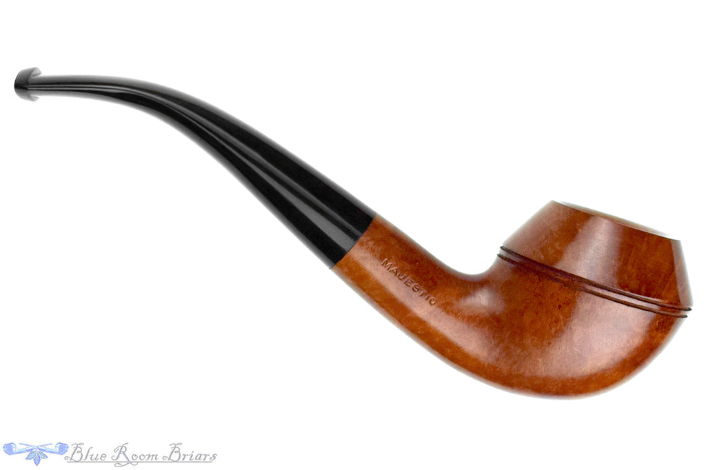 Blue Room Briars is proud to present this Kaywoodie Majestic Bent Rhodesian UNSMOKED Estate Pipe