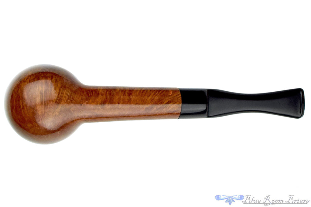 Blue Room Briars is proud to present this Town Club Billiard Estate Pipe