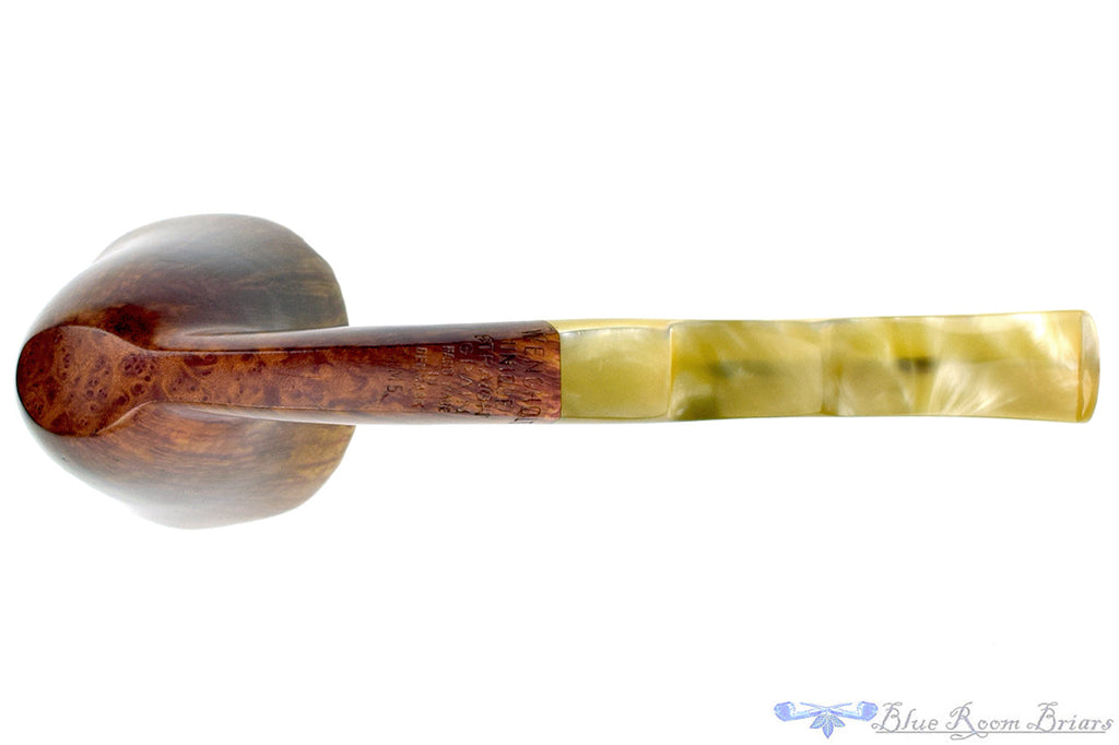 Blue Room Briars is proud to present this Wengholt Unique Straight Grain Bent Freehand with Plateau Estate Pipe
