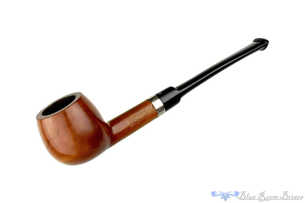 Blue Room Briars is proud to present this Dr. Plumb Dinky Old Apple with Silver Estate Pipe
