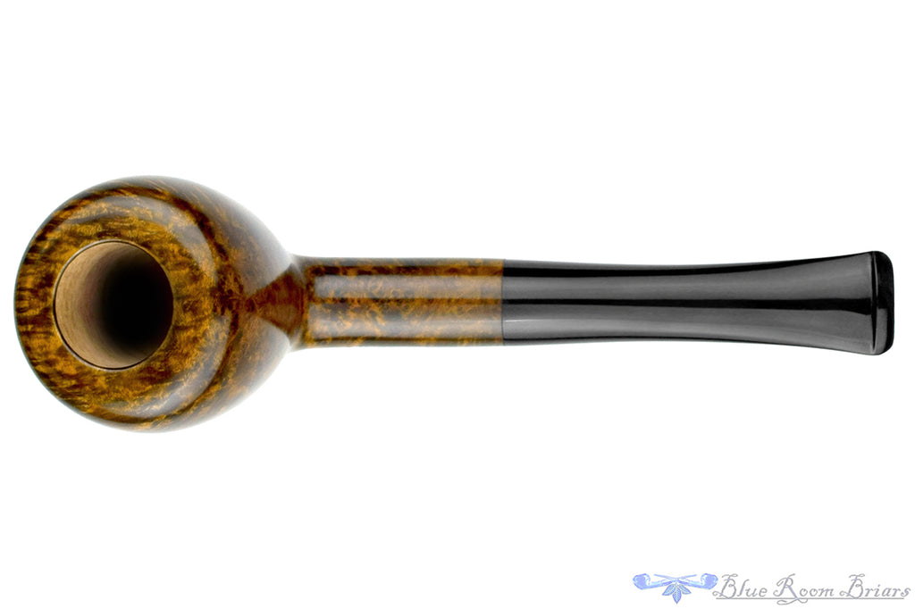 Blue Room Briars is proud to present this Vollmer & Nilsson Pipe Smooth High-Contrast Straight Pear
