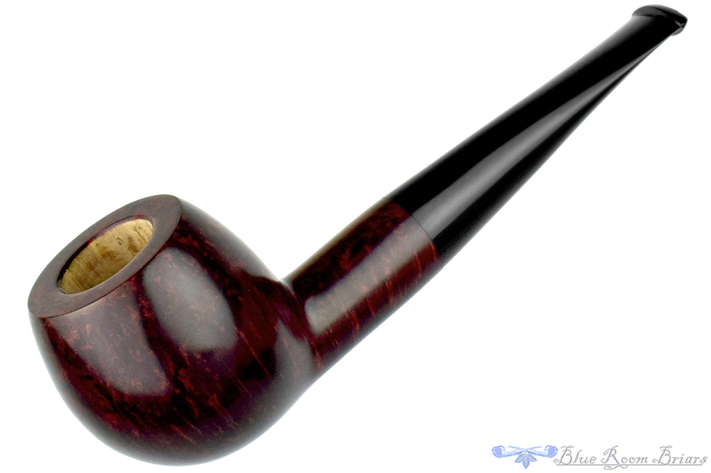 Blue Room Briars is proud to present this Vollmer & Nilsson Pipe Smooth Straight Tapered Apple