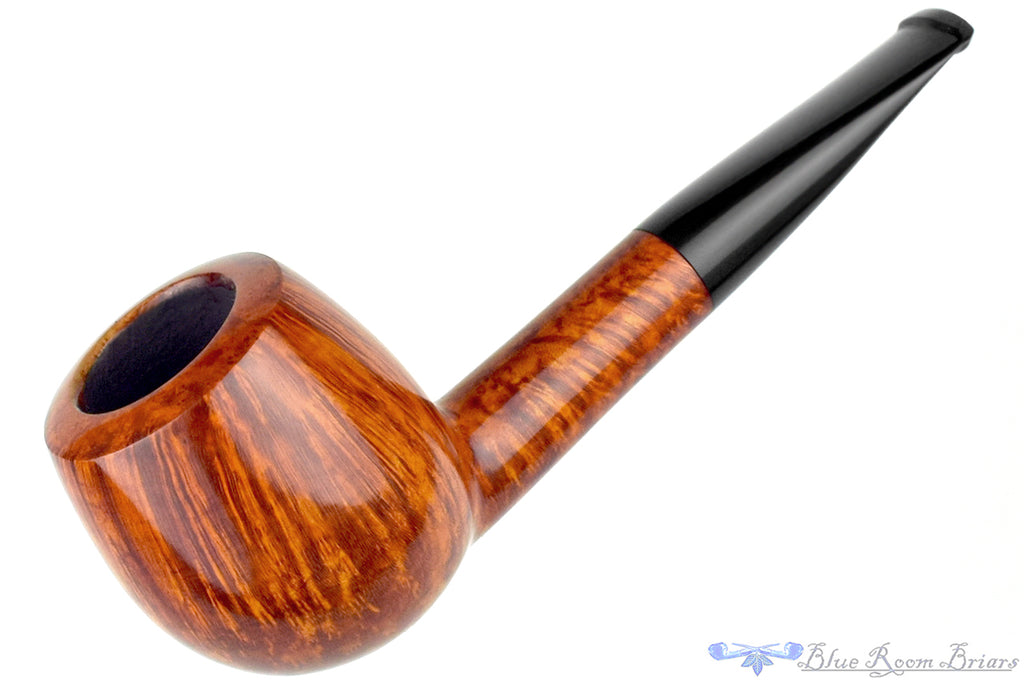 Blue Room Briars is proud to present this Erik Nielsen Pipe Grade A High-Contrast Apple