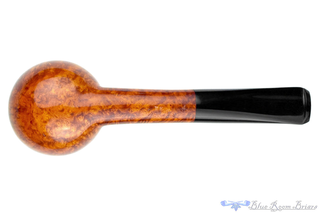 Blue Room Briars is proud to present this Erik Nielsen Pipe Grade A High-Contrast Apple