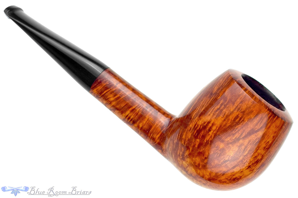 Blue Room Briars is proud to present this Erik Nielsen Pipe Grade A High-Contrast Apple