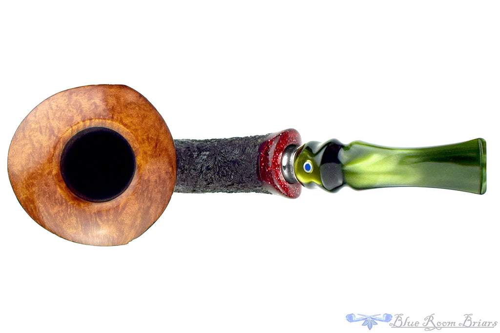 Blue Room Briars is proud to present this Ardor Urano Fantasy Christmas (2005 Make) Bent Carved Shield with Acrylic and Silver Estate Pipe