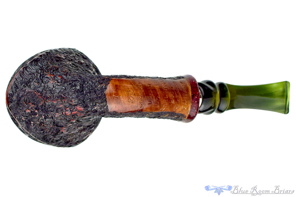 Blue Room Briars is proud to present this Ardor Urano Fantasy Christmas (2005 Make) Bent Carved Shield with Acrylic and Silver Estate Pipe