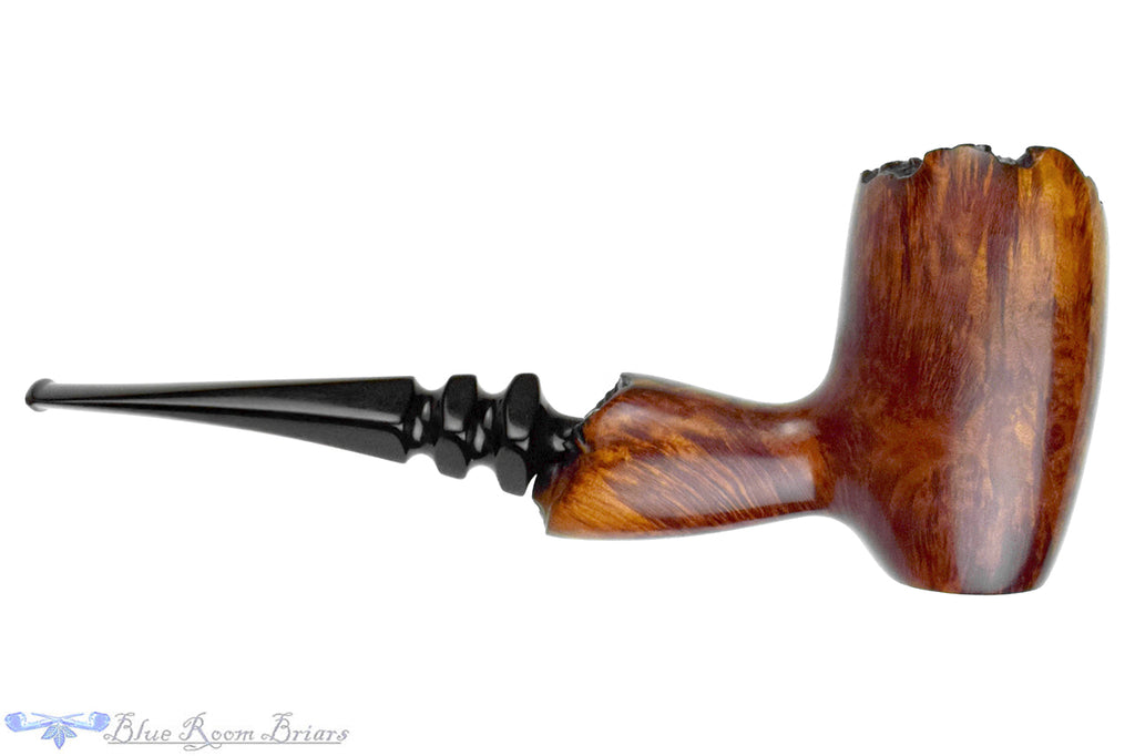 Blue Room Briars is proud to present this Nørding Freehand Sitter with Plateaux Estate Pipe