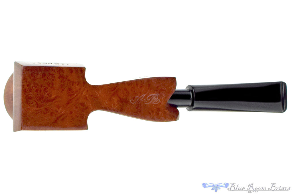 Blue Room Briars is proud to present this Caminetto Excellence Extra Freehand Dublin Sitter Estate Pipe