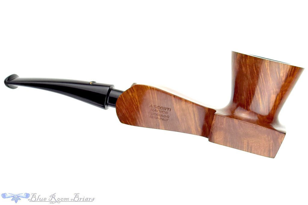 Blue Room Briars is proud to present this Caminetto Excellence Extra Freehand Dublin Sitter Estate Pipe