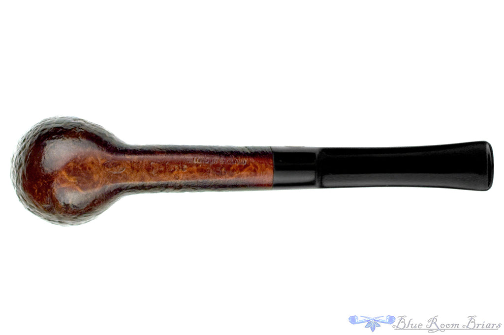 Blue Room Briars is proud to present this GBD Prehistoric 9436 (Pre-Cadogan) Sandblast Billiard Sitter Estate Pipe