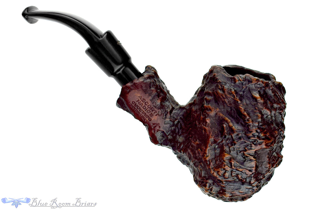 Blue Room Briars is proud to present this Caminetto Business 147 Bent Rusticated Egg Estate Pipe