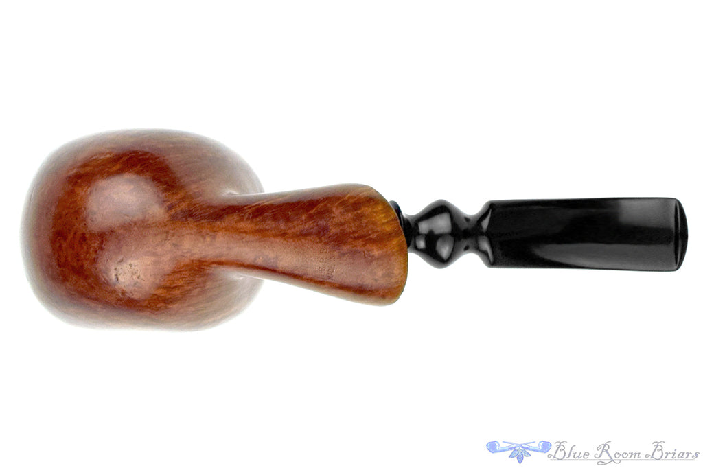 Blue Room Briars is proud to present this Nørding F Bent Freehand with Plateaux Estate Pipe