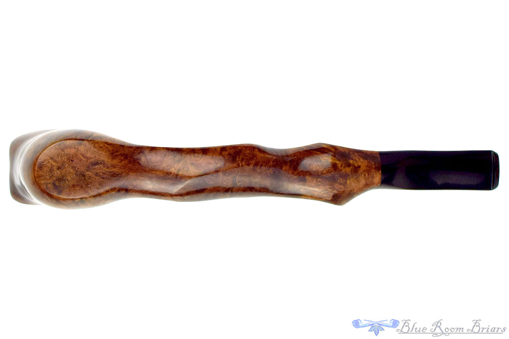Blue Room Briars is proud to present this Jonas Design 7 Magnum Freehand Sitter Estate Pipe