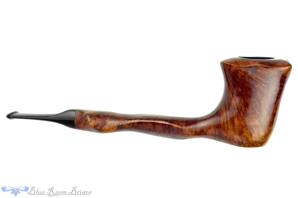 Blue Room Briars is proud to present this Jonas Design 7 Magnum Freehand Sitter Estate Pipe