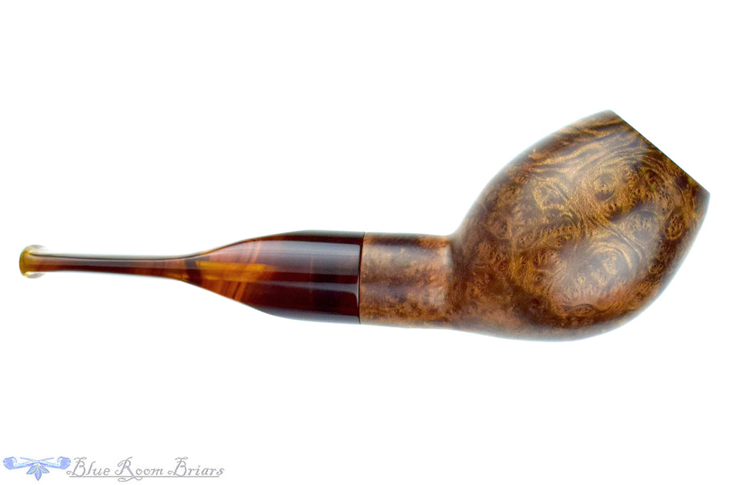 Blue Room Briars is proud to present this JR Pipes Devil Anse Estate Pipe