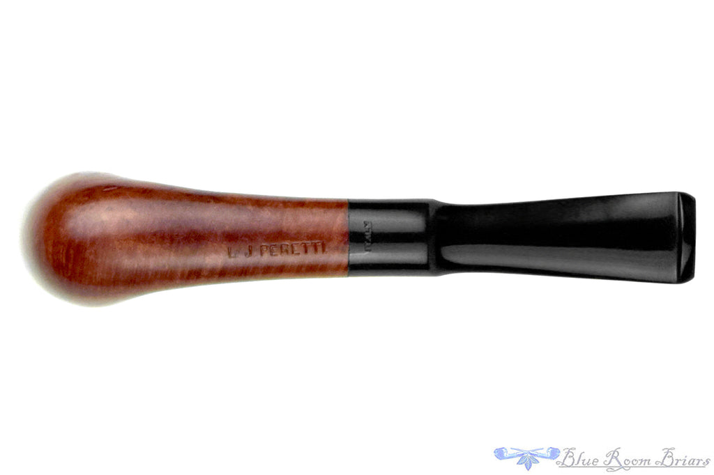 Blue Room Briars is proud to present this L.J. Peretti Zulu Estate Pipe