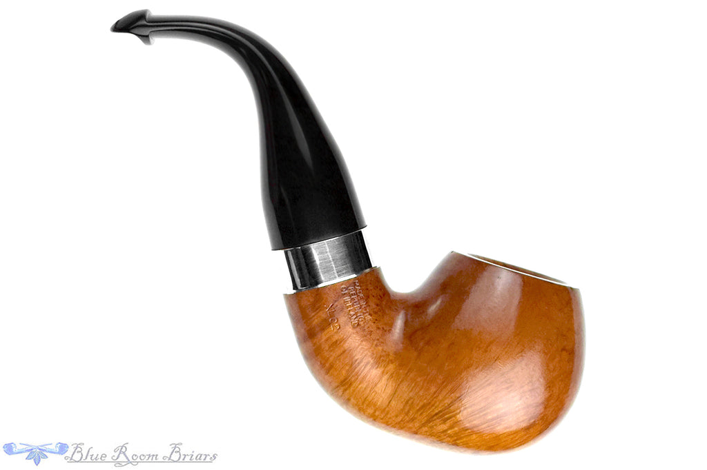 Blue Room Briars is proud to present this Peterson De Luxe XL 02 (1999 Make) Bent Apple with Silver and P-Lip UNSMOKED Estate Pipe