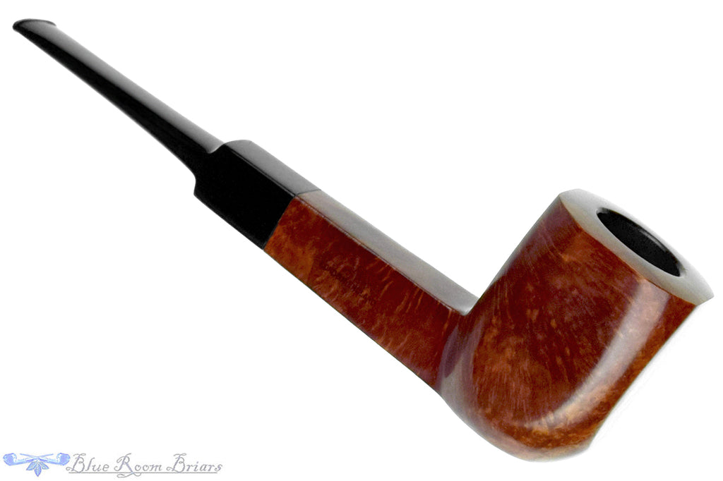 Blue Room Briars is proud to present this GBD New Era Colossus (Pre-Cadogan) Foursquare Sitter Estate Pipe