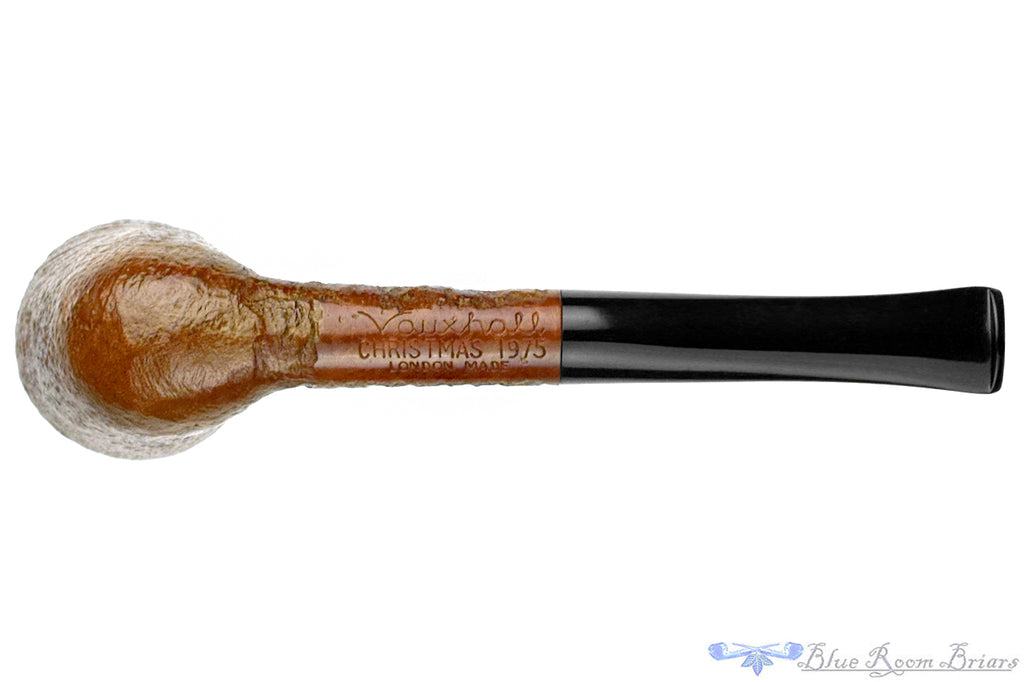 Blue Room Briars is proud to present this Vauxhall (Charatan) Christmas 1975 Sandblast Dublin Estate Pipe