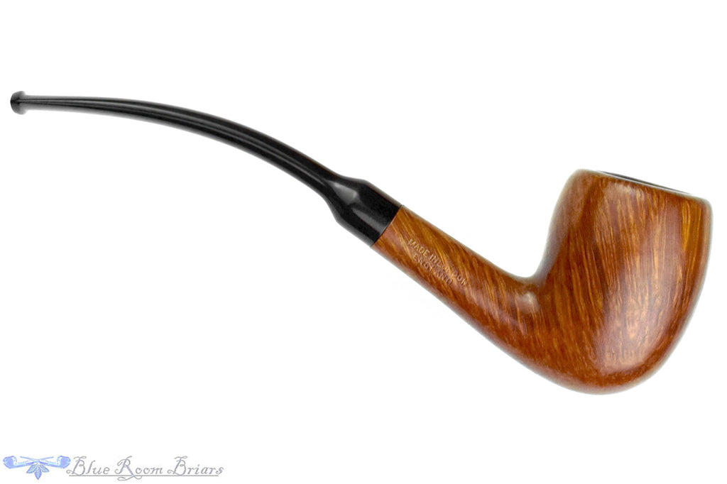 Blue Room Briars is proud to present this English De Luxe Bent Pear Estate Pipe