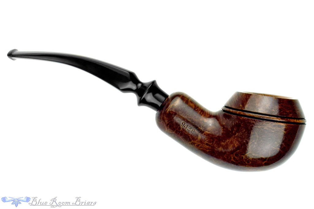 Blue Room Briars is proud to present this GBD Universe 9438 (Pre-Cadogan) Bent Rhodesian Estate Pipe