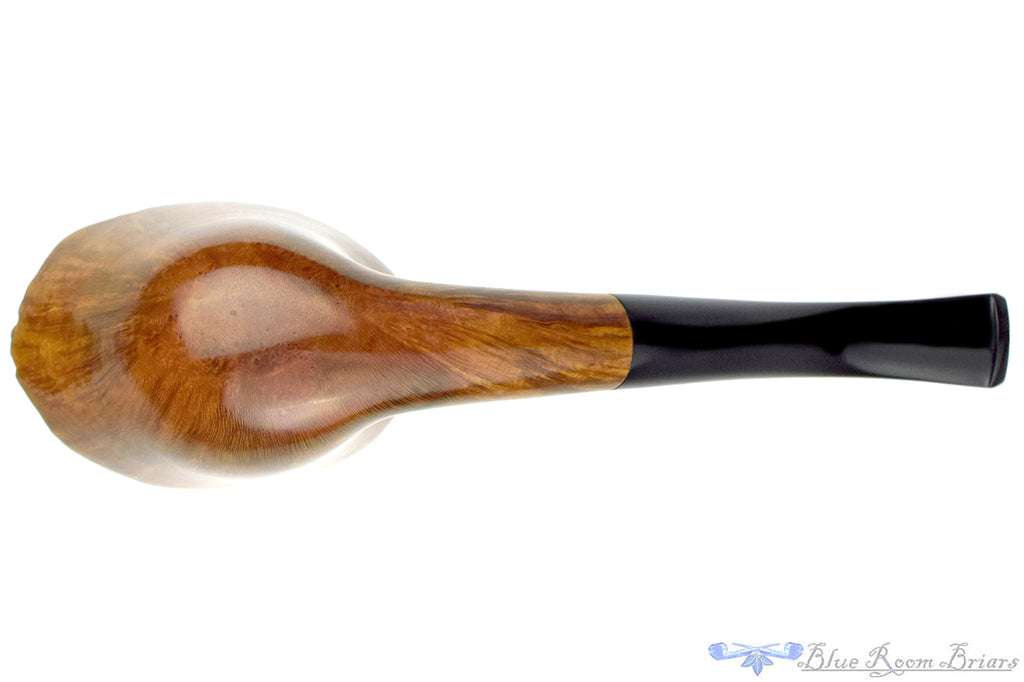 Blue Room Briars is proud to present this Grenci Bent Freehand with Plateau Estate Pipe