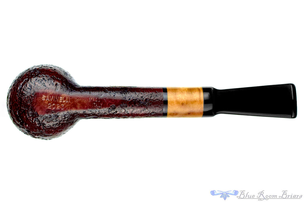 Blue Room Briar is proud to present this Savinelli 2023 Collection Sandblast Billiard with Briar (6mm Filter) Sitter UNSMOKED Estate Pipe