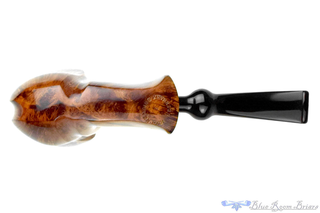 Blue Room Briars is proud to present this Nørding 3 Large Bent Freehand with Plateau Estate Pipe