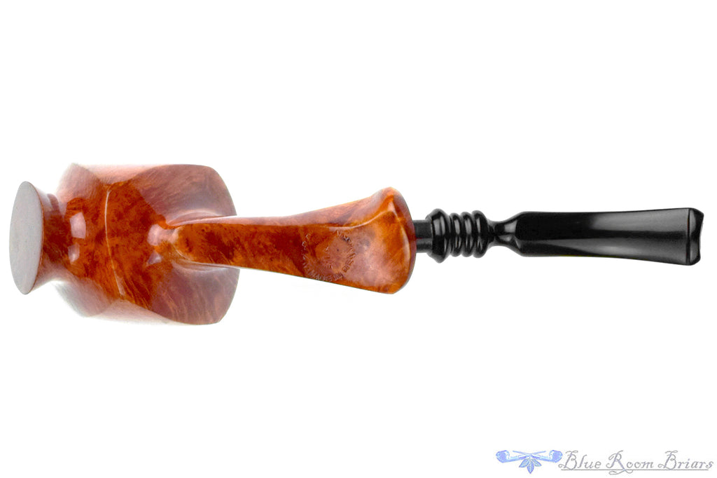 Blue Room Briars is proud to present this Nørding Extra Large Bent Standing Freehand Sitter with Plateaux Estate Pipe