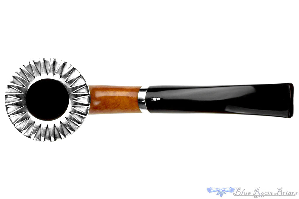 Blue Room Briars is proud to present this L'Anatra Backgammon Bent Spot Carved Dublin Sitter with Silver Estate Pipe
