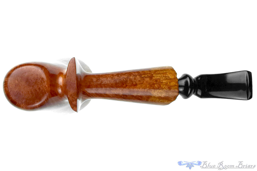 Blue Room Briars is proud to present this E. Wilke Bent Freehand Sitter with Plateaux Estate Pipe
