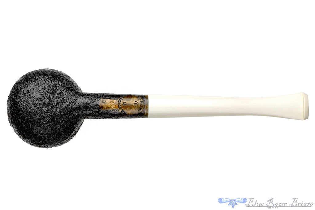 Blue Room Briars is proud to present this Joe Hinkle Pipe 26DA Sandblast Prince with Juma