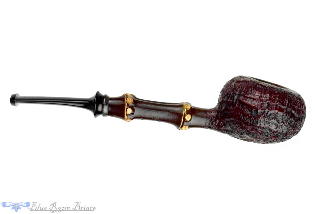 Blue Room Briars is proud to present this Joe Hinkle Pipe 26DF Sandblast Tomato Sitter with Dark Bamboo and Horn