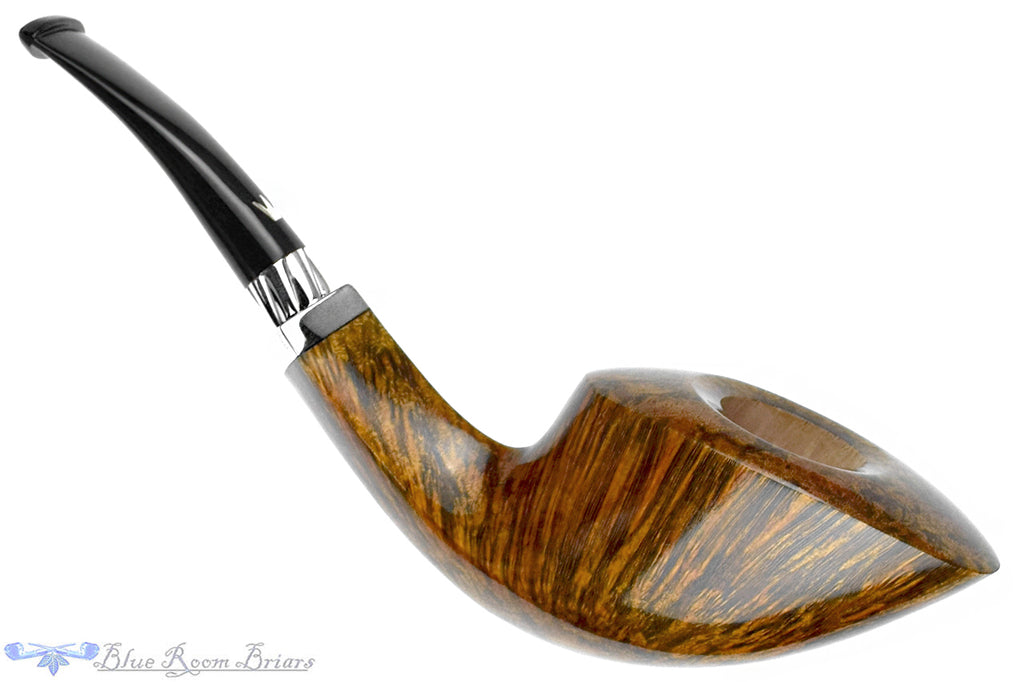 Blue Room Briars is proud to present this Fiamma di Re Flammata Crown Bent Fan Dublin with Diamond Shank and Silver