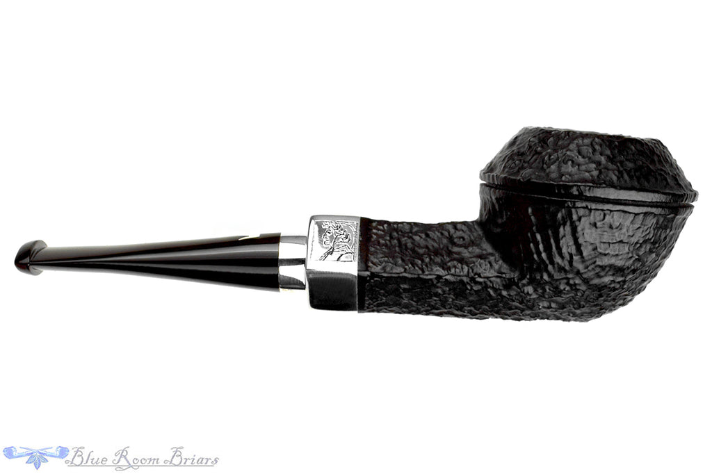 Blue Room Briars is proud to present this Fiamma di Re Rhodesiart Dante Epica Sandblast Bulldog With Silver