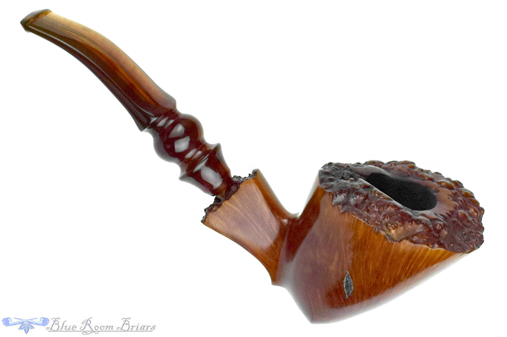 Blue Room Briars is proud to present this Bjarne Handmade Bent Spot Carved Freehand with Plateaux