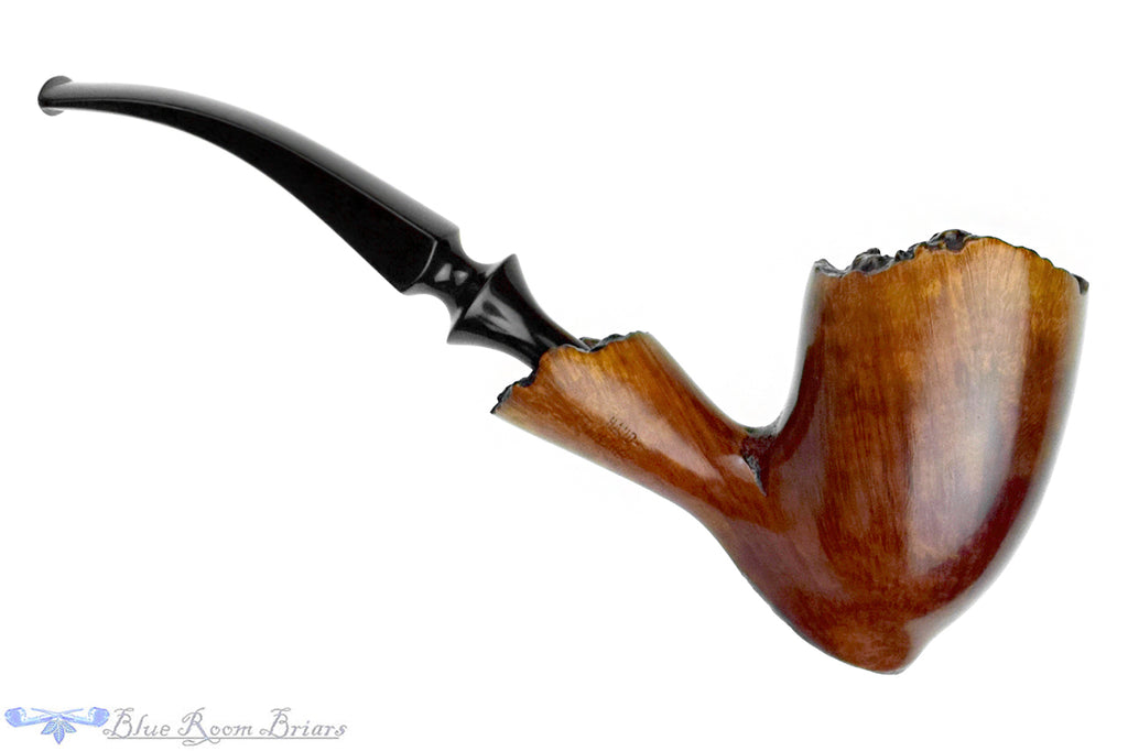 Blue Room Briars is proud to present this Viggo Nielsen Bent Partial Sandblast Freehand with Plateaux Estate Pipe