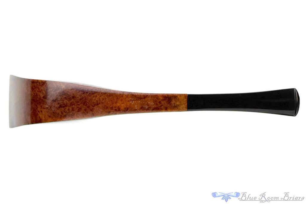 Blue Room Briars is proud to present this Larsen Handmade Super 115 Paneled Horn Sitter Estate Pipe