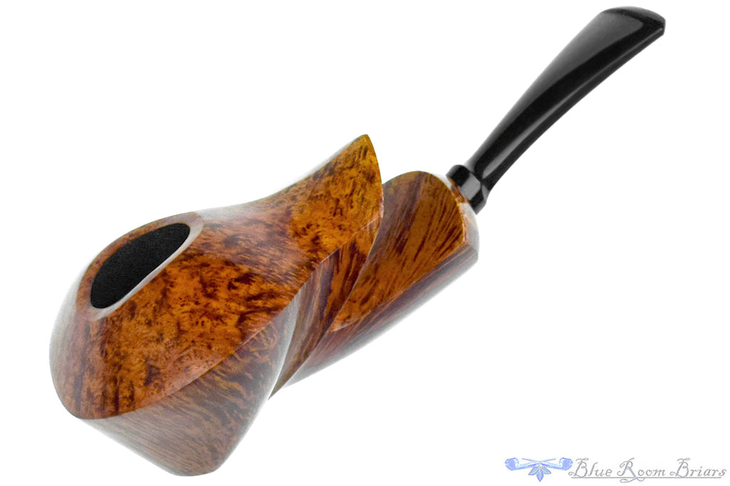 Blue Room Briars is proud to present this David Huber Pipe Dublin with Rim Fin