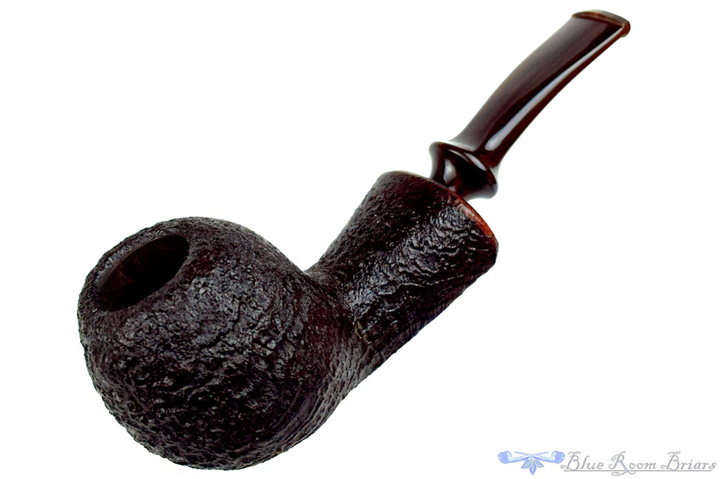 Blue Room Briars is proud to present this R.C. Sands Pipe Bent Sandblast Egg