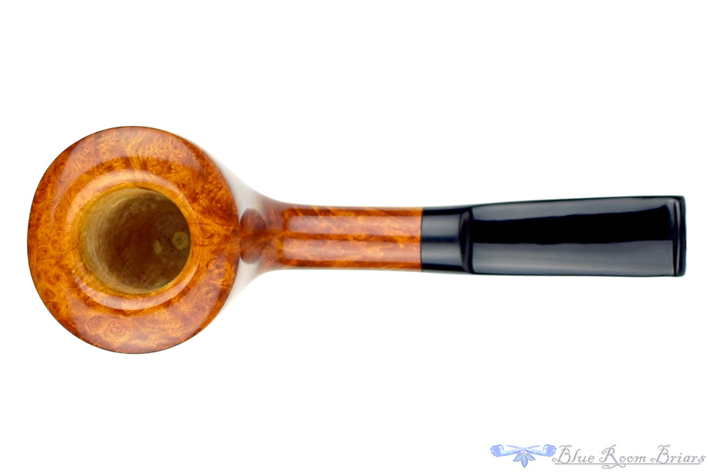 Blue Room Briars is proud to present this RC Sands Pipe Yachtsman