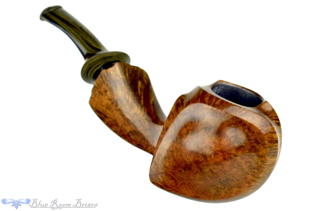 Blue Room Briars is proud to present this Marinko Neralić Pipe 1/4 Bent Asymmetric Blowfish Sitter with Plateau