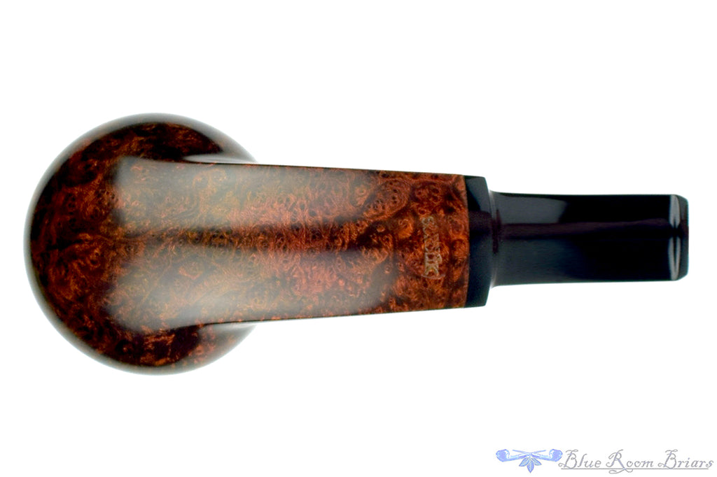 Blue Room Briars is proud to present this Alexander Sokolik Pipe Smooth Danish Apple