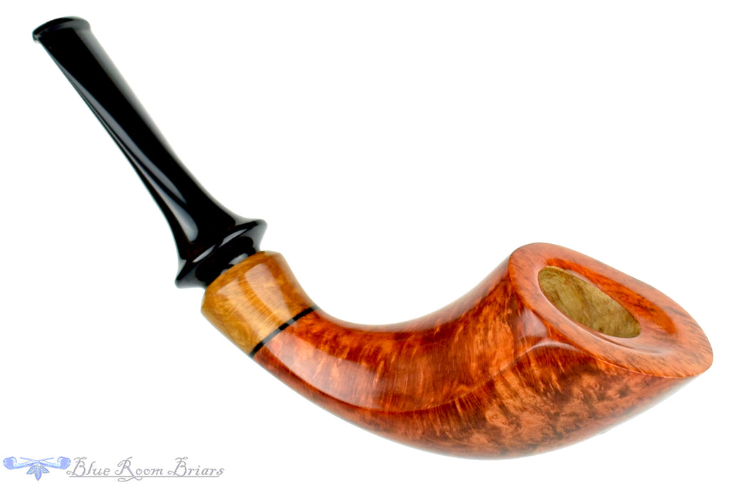 Blue Room Briars is proud to present this Dragomir Aleksic Pipe Horn with Plateau