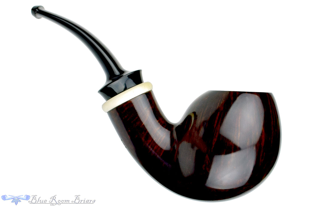 Blue Room Briars is proud to present this Jerry Crawford Pipe Smooth Danish Egg with Acrylic Ring