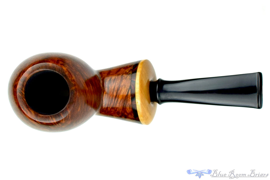 Blue Room Briars is proud to present this Tom Richard Pipe Smooth Danish Egg with Boxwood and Brindle Ebonite Insert