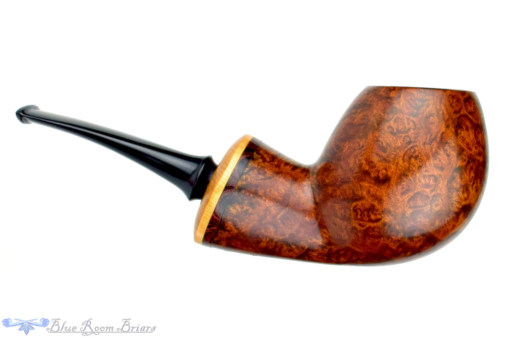 Blue Room Briars is proud to present this Tom Richard Pipe Smooth Danish Egg with Boxwood and Brindle Ebonite Insert