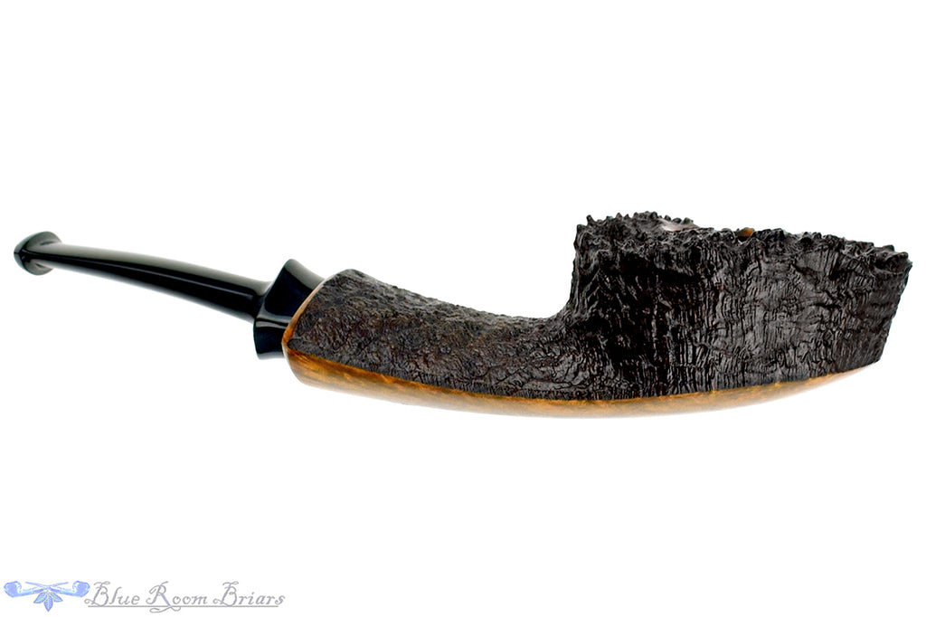 Blue Room Briars is proud to present this David Huber Pipe Sandblast Speeding Wide Shank Dublin with Plateau